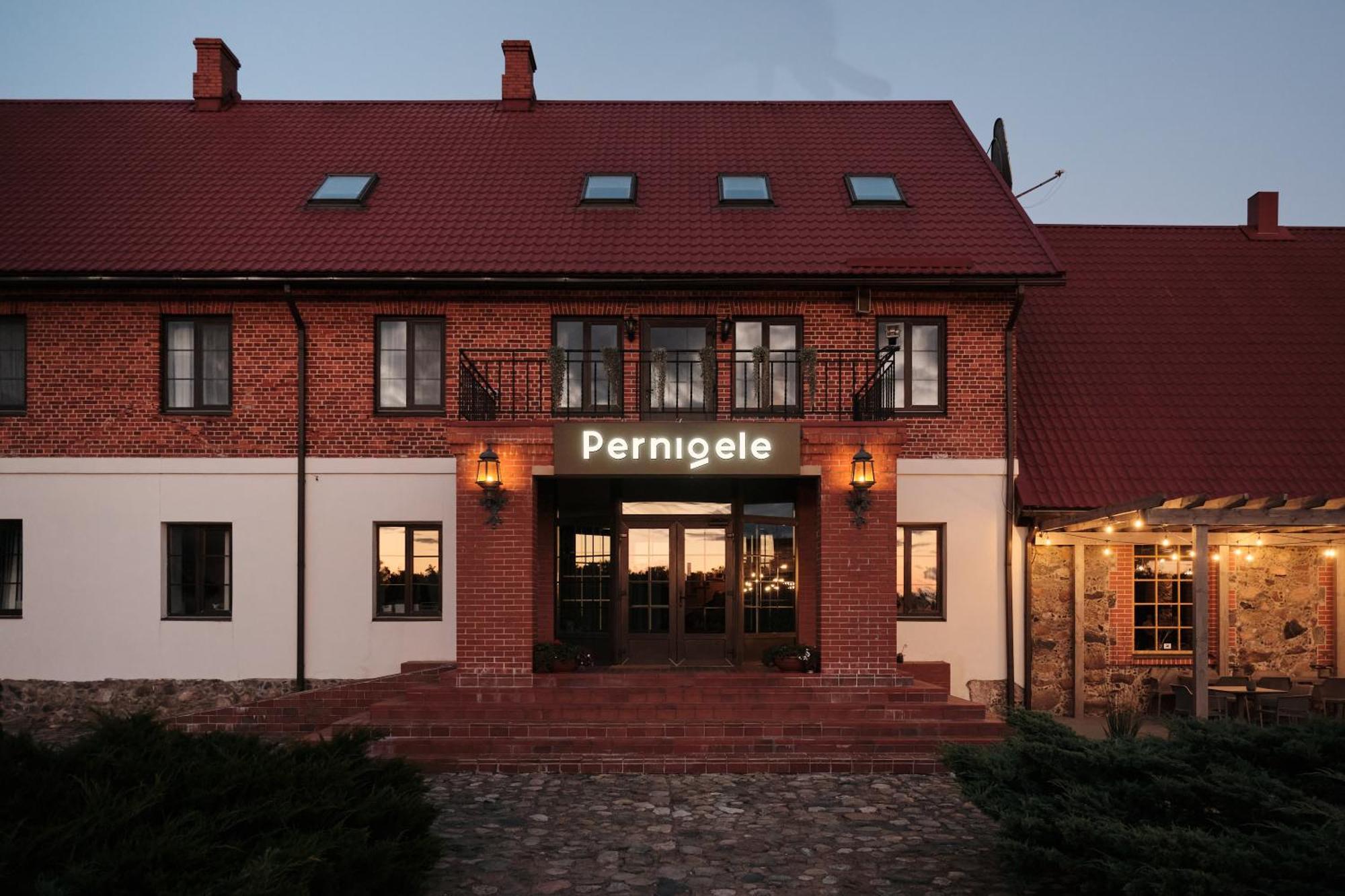 Hotel Pernigele Yelgavkrasty Buitenkant foto